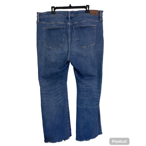 Women’s Madewell Raw Hem Kick Flare Jeans Medium Wash Stretch Denim Size 35T - Picture 4 of 5